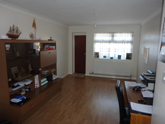 Waye Avenue, Hounslow - Photo 1