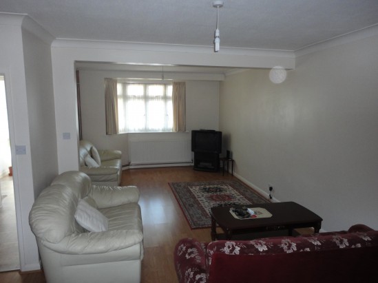 Waye Avenue, Hounslow - Photo 2