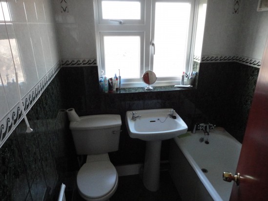 Waye Avenue, Hounslow - Photo 11
